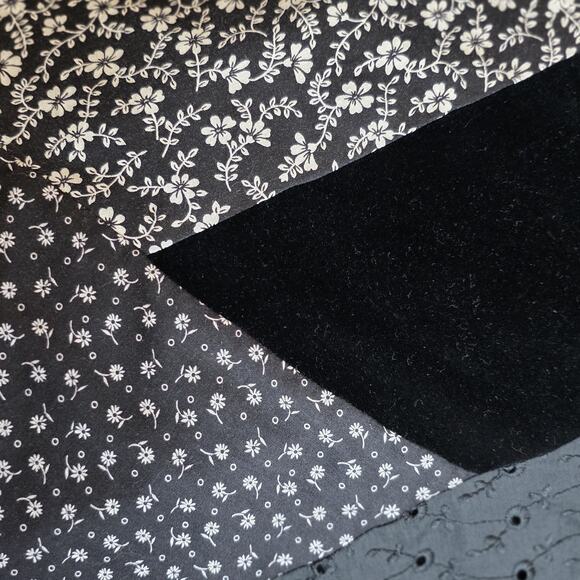 VTG Black & White Floral Patchwork Prairie Maxi Skirt, Velvet Panels & Lace Trim - Picture 5 of 5